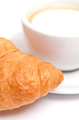Nahaufnahme Croissant und Capuccino