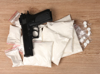 Cocaine and marihuana in packages and handgun