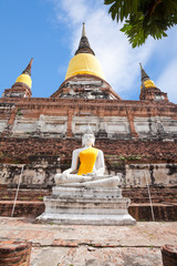 Fototapeta na wymiar seated buddha image in wat yai chai mongkol, ayutthaya, thailand
