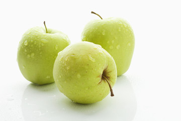 drei grüne Äpfel