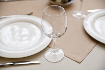 wine glasses set at restaurant table