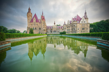 Fototapeta na wymiar Zamek w Mosznej