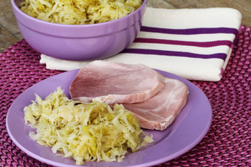 Schweinerippchen mit Sauerkraut