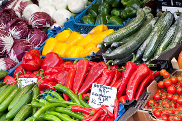 Marktstand mit Gem&uuml;se