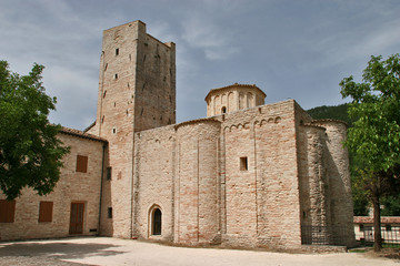 Genga, abbazia di san vittore delle chiuse