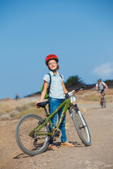 Naklejka premium Teenager girl over a bicycle and looking the view