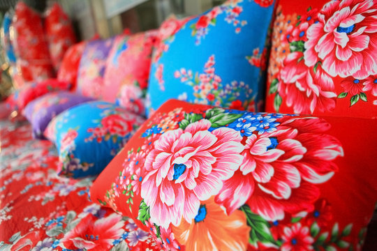 traditional chinese cloth with flower style