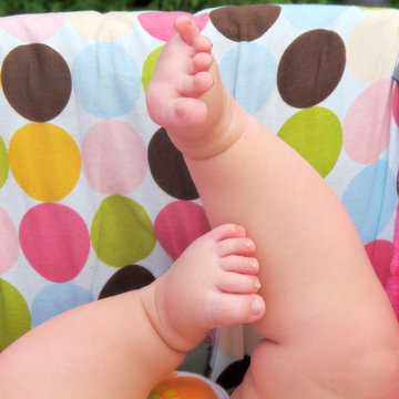 an image of little baby feet in carseat