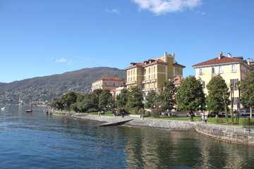 Fototapeta na wymiar widok na Jezioro Maggiore