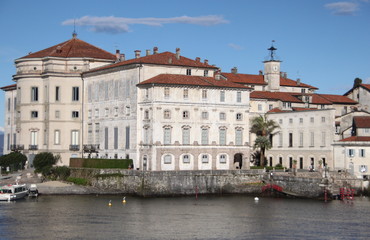 villa au bord du lac majeur