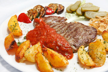 Grilled steak with vegetables