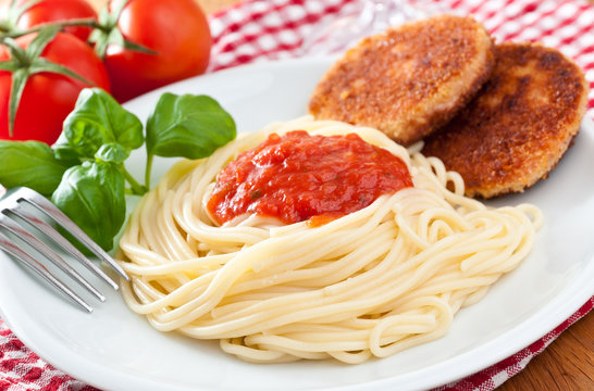 Spaghetti mit J&auml;gerschnitzel DDR Version