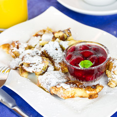 Kaiserschmarrn mit Kirschkompott