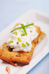 Crispbread  z twarogiem i szczypiorkiem