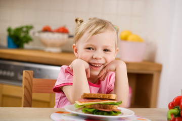 little girl with sandwich