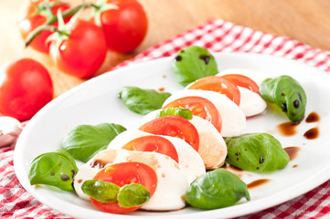 Tomate Mozzarella Basilikum