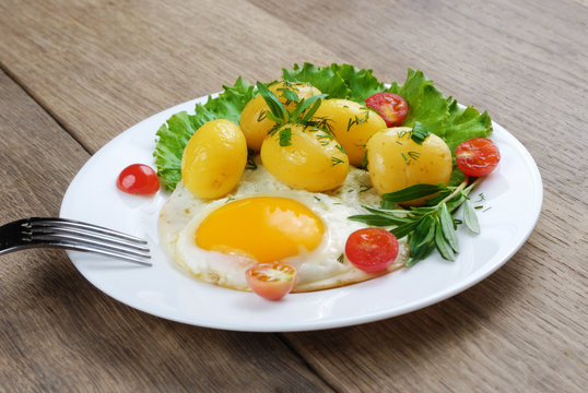 Fried egg with potato