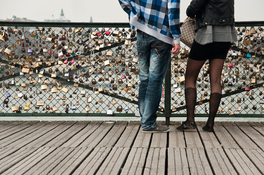 couple pont des arts à Paris