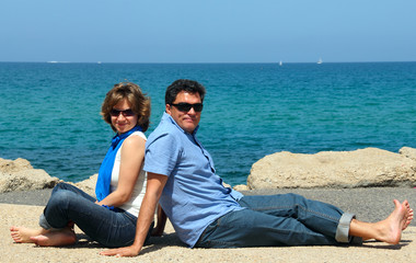 Fototapeta na wymiar portrait of a happy family on the background of the sea