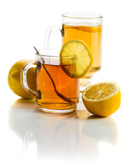 Tea with lemon .