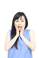 驚く女性