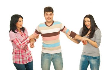 Obraz premium Surprised man between two women
