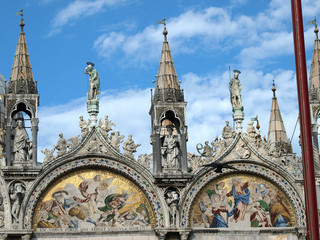 Fototapeta na wymiar Wenecja - Bazylika Świętego Marka. Mozaika z górnej elewacji