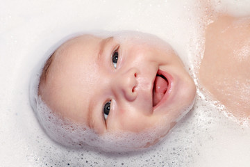 bath and newborn with foam © Miroslav Beneda