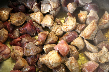 Gulasch wird angebraten