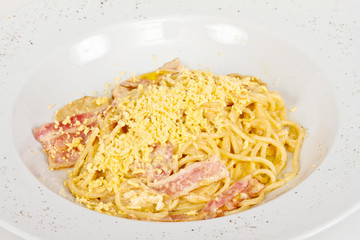 spaghetti carbonara pasta with bacon and mushrooms