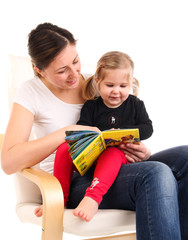 1,3,12 Buch vorlesen Mutter mit Kind