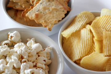 antipasto_patatine, cracker e pop-corn