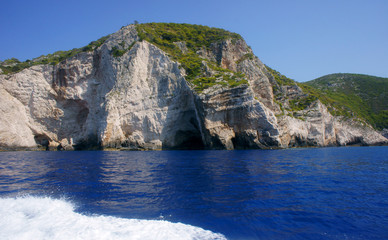 Jaskinie na klifowym wybrzeżu, grecka wyspa Zakynthos