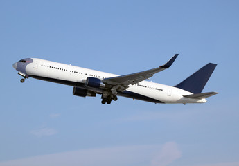 Fototapeta premium Startujący Boeing 767