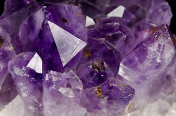 Amethyst makro Kristalle schräg von oben