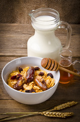 Müsli mit fettarmer Milch und Zwieback