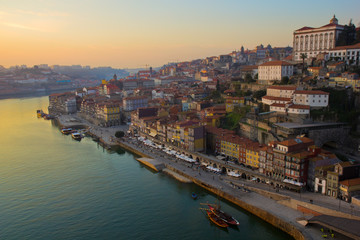 Fototapeta na wymiar Stare Miasto w Porto, Portugalia