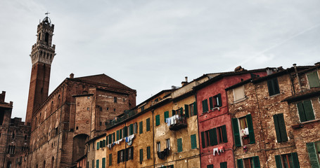 Fototapeta na wymiar Palazzo Publico and Piazza del Campo in Siena, Italy