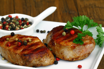 Schweinefiletsteak mit buntem Pfeffer