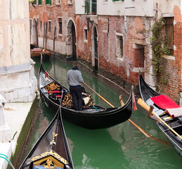 Fototapeta na wymiar Gondola in Venice channel