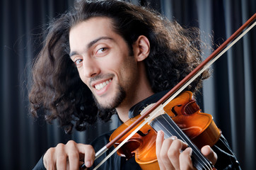 Violin player playing the intstrument