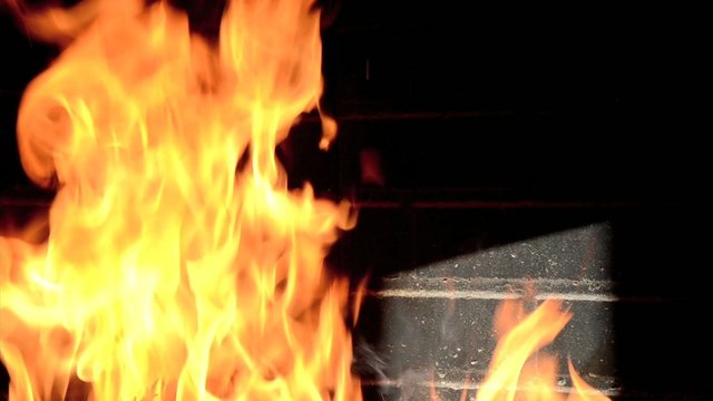 fuoco fiamma camino