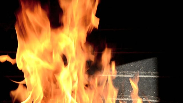 fuoco fiamma camino
