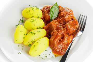 Gulasch vom Schwein mit Kartoffeln