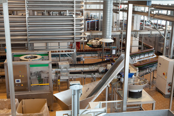 Цех по розливу пива, воды, сока в бутылки