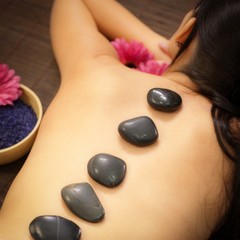Obraz na płótnie Canvas Hot Stone Massage