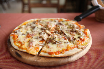 Pizza ham and mushroom