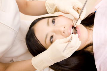 Obraz na płótnie Canvas 歯科治療をうける女性