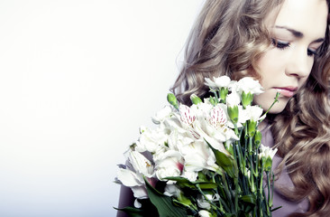 Beautiful young woman with flowers