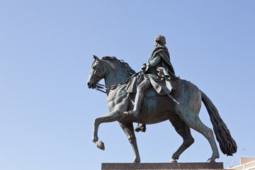 Fototapeta na wymiar Pomnik Karola III w Puerta del Sol, Madryt